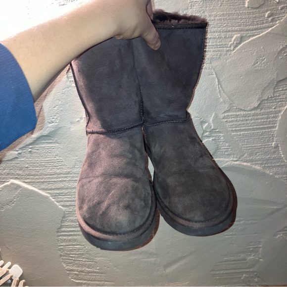 Women's UGG Boots - Picture 3 of 5